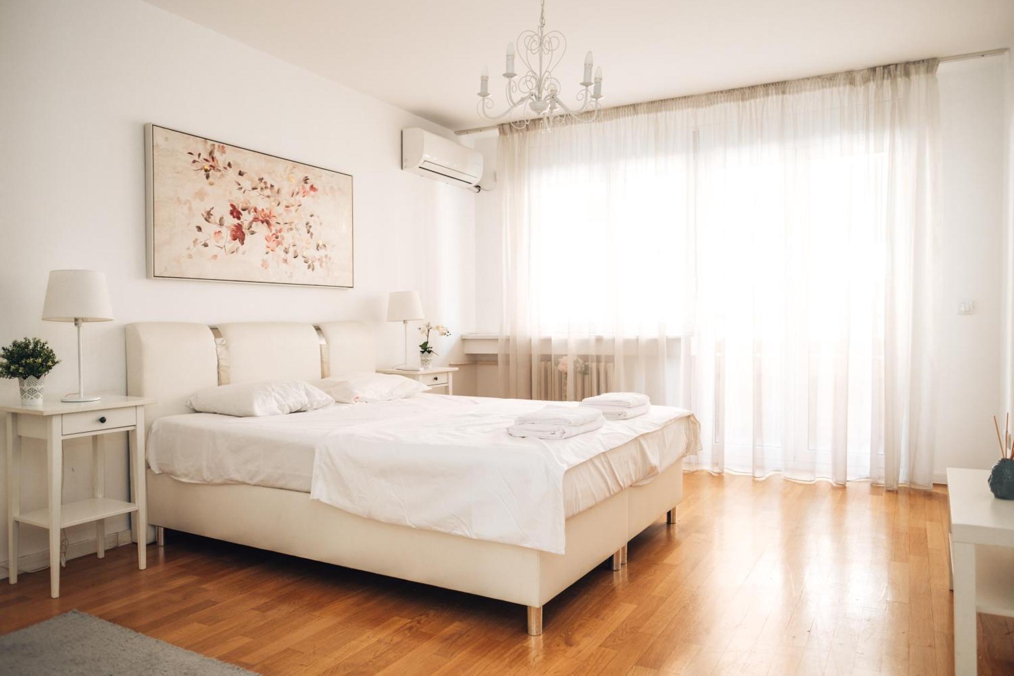 Crown Central Three Bedroom Apartment Belgrado Buitenkant foto