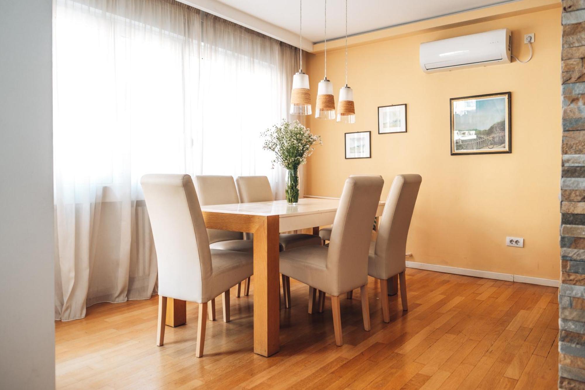 Crown Central Three Bedroom Apartment Belgrado Buitenkant foto