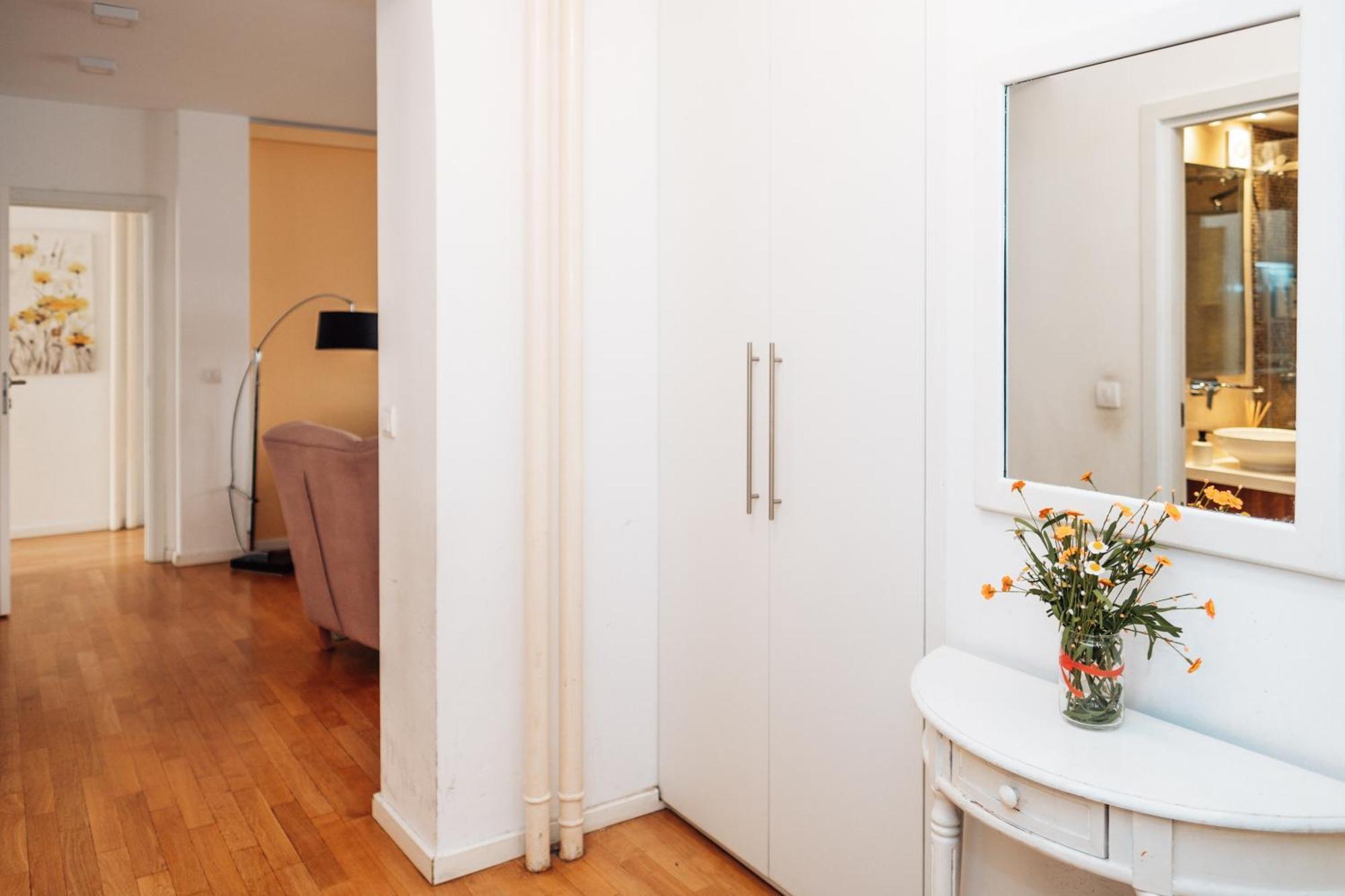 Crown Central Three Bedroom Apartment Belgrado Buitenkant foto