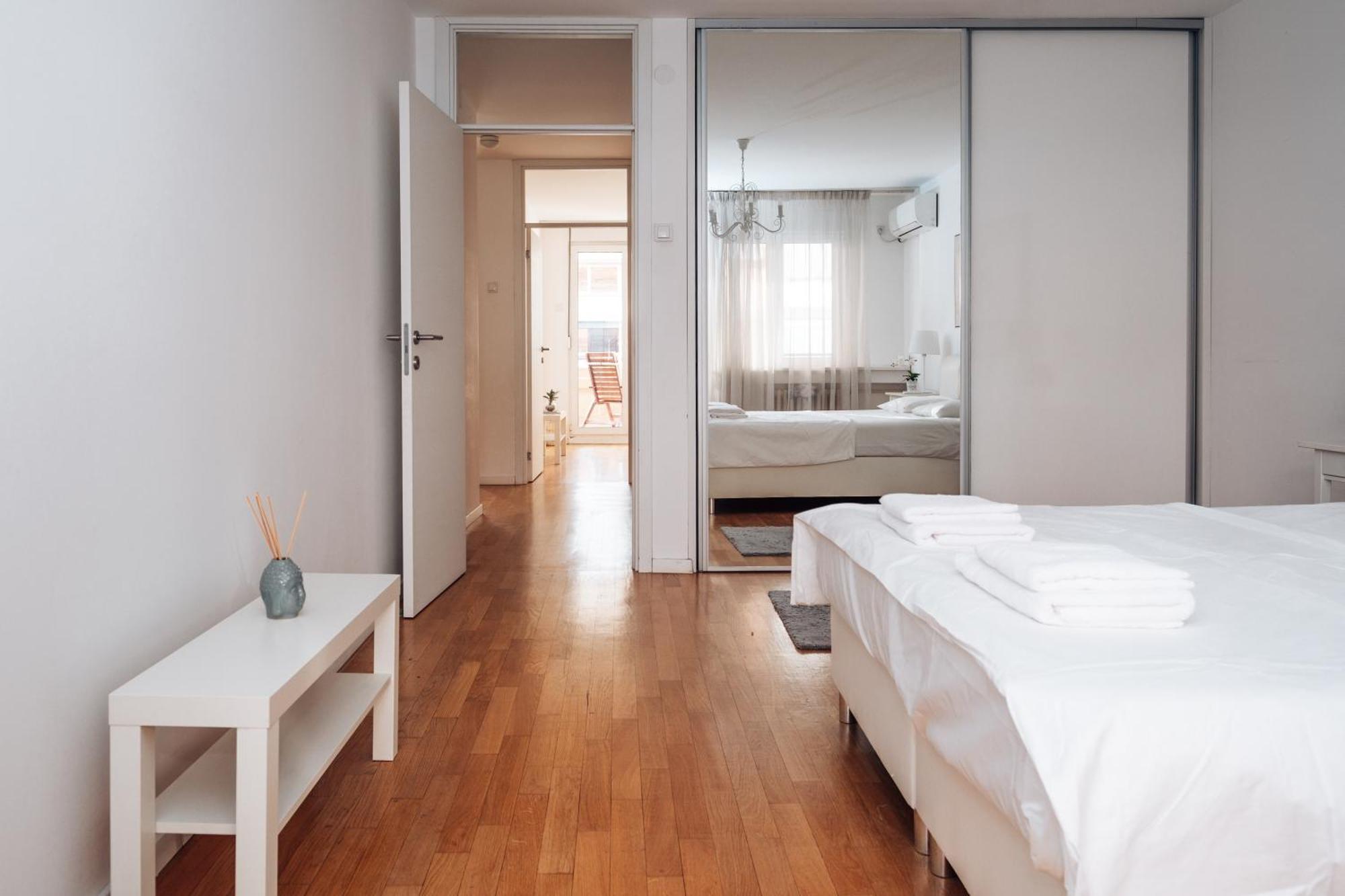 Crown Central Three Bedroom Apartment Belgrado Buitenkant foto