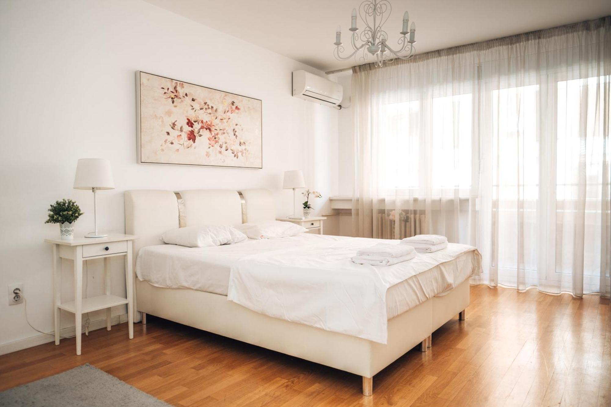 Crown Central Three Bedroom Apartment Belgrado Buitenkant foto