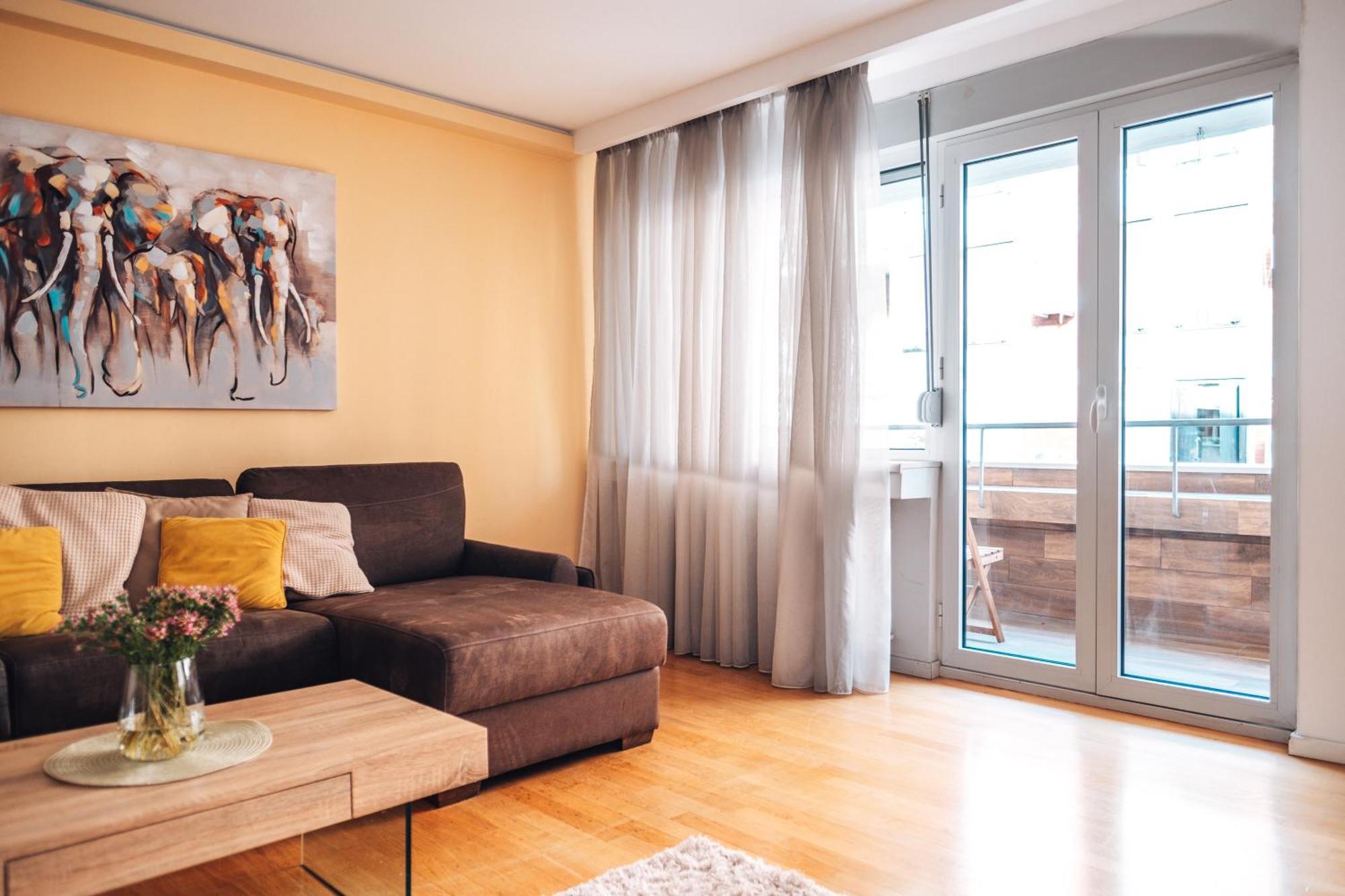 Crown Central Three Bedroom Apartment Belgrado Buitenkant foto