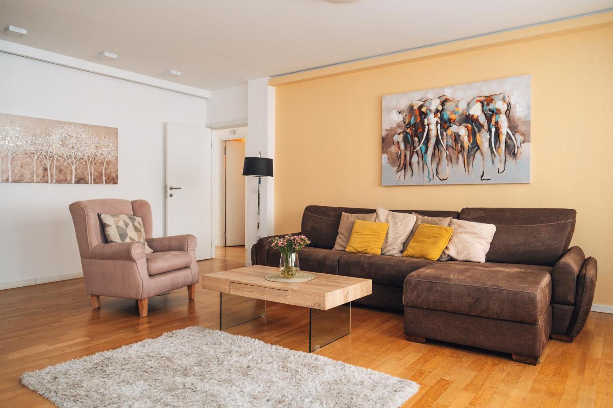 Crown Central Three Bedroom Apartment Belgrado Buitenkant foto