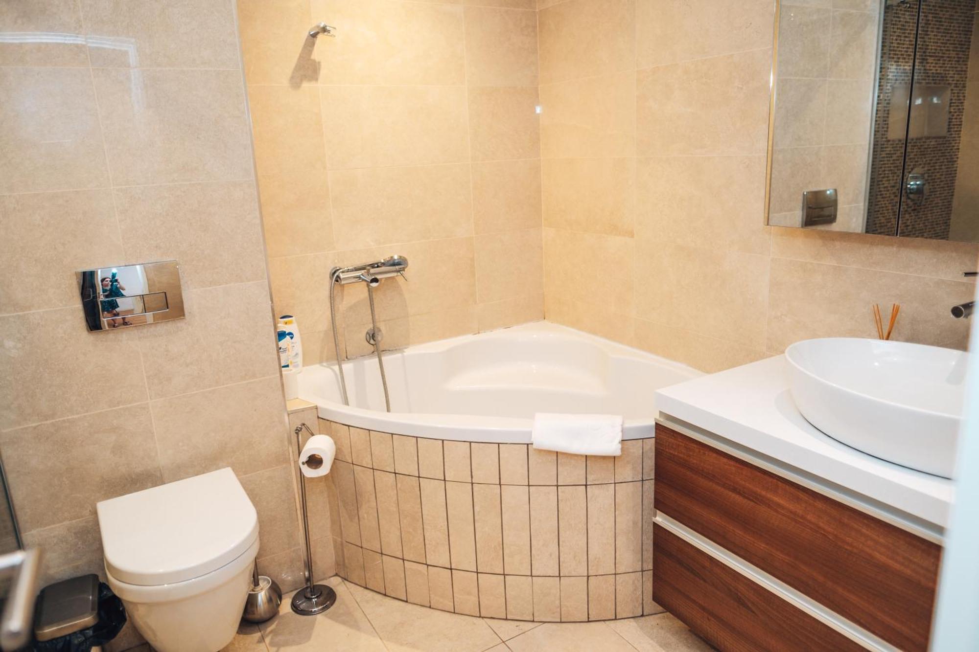 Crown Central Three Bedroom Apartment Belgrado Buitenkant foto