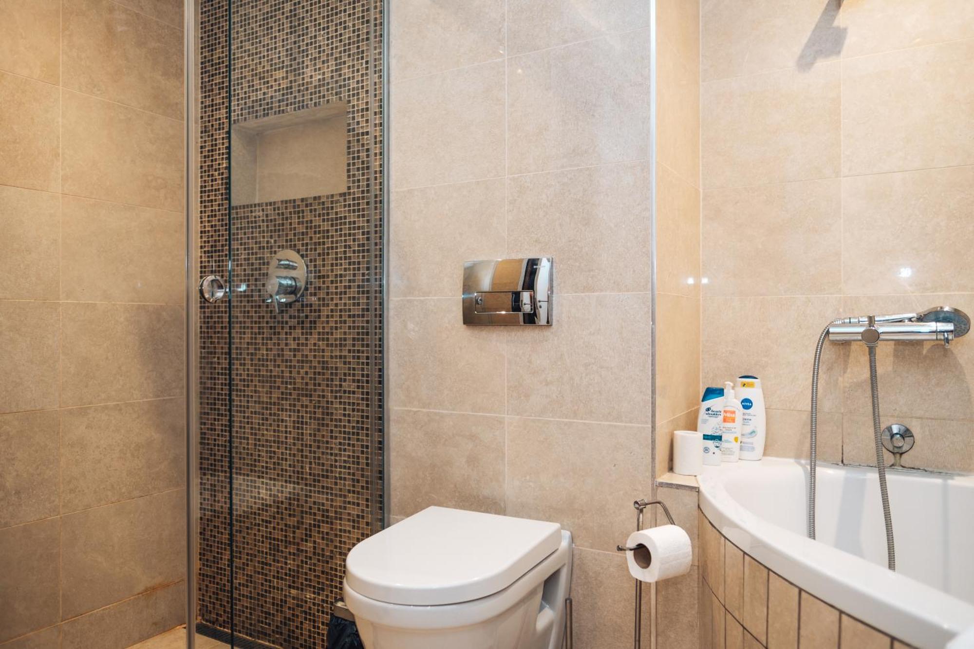 Crown Central Three Bedroom Apartment Belgrado Buitenkant foto