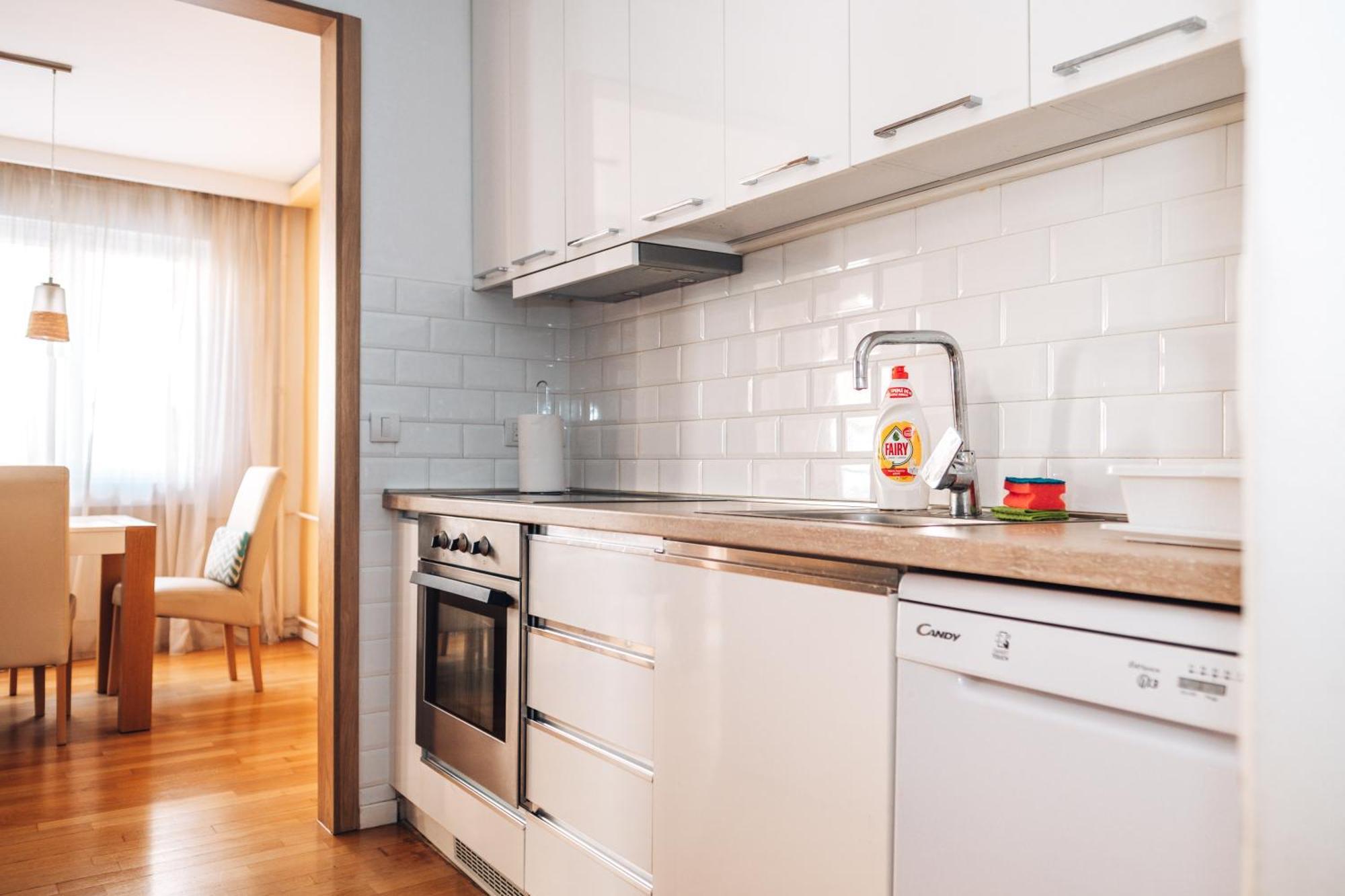 Crown Central Three Bedroom Apartment Belgrado Buitenkant foto