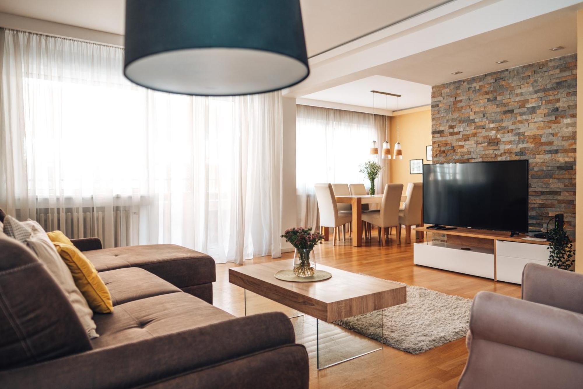 Crown Central Three Bedroom Apartment Belgrado Buitenkant foto
